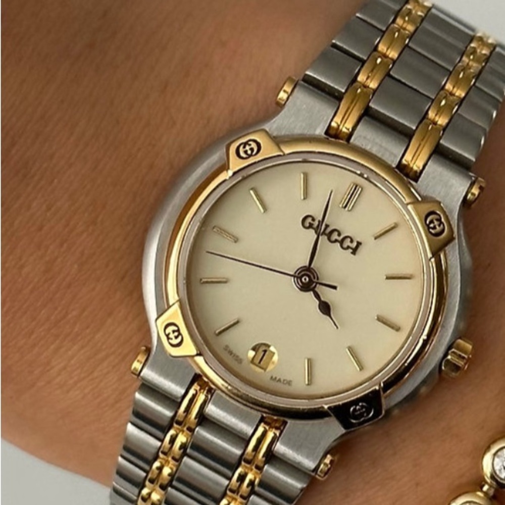 Gucci 9000L white dial two tone y2k watch *mint* condition 24mm, 6.25in.